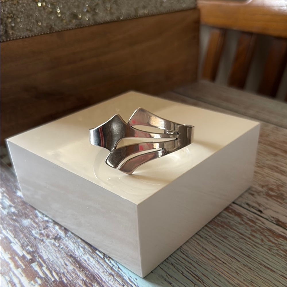 Taxco Mexico
contemporary 925 cuff 5.5"